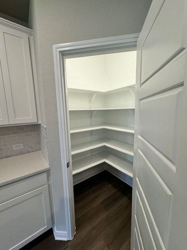 Building Photo - Ready For Move In - 9/1/25 New - 1 Story -...