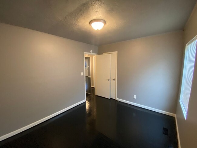 Building Photo - JANUARY MOVE IN SPECIAL!! FIRST MONTH FREE!