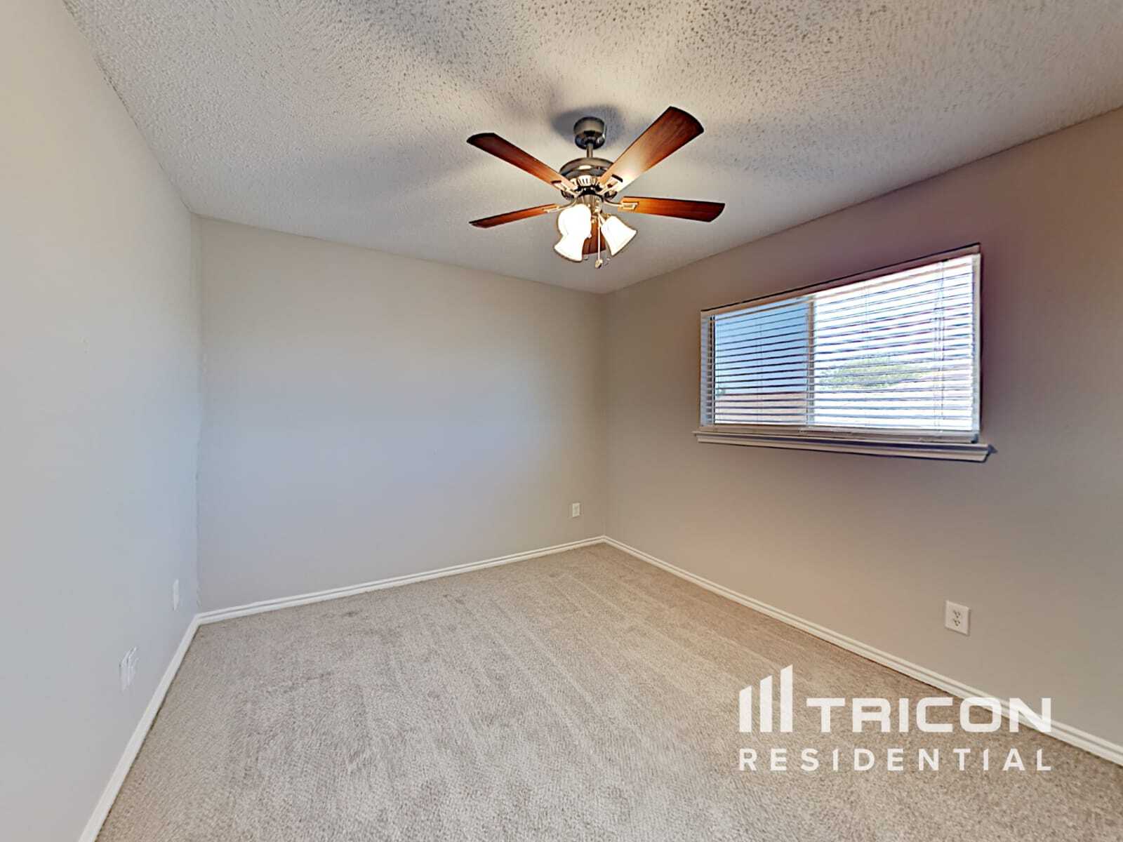 Building Photo - 1052 Shadywood Dr