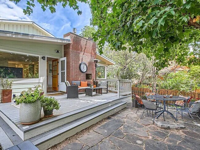 Primary Photo - Fully Furnished Beautiful, 3 bedroom/2.5 F...