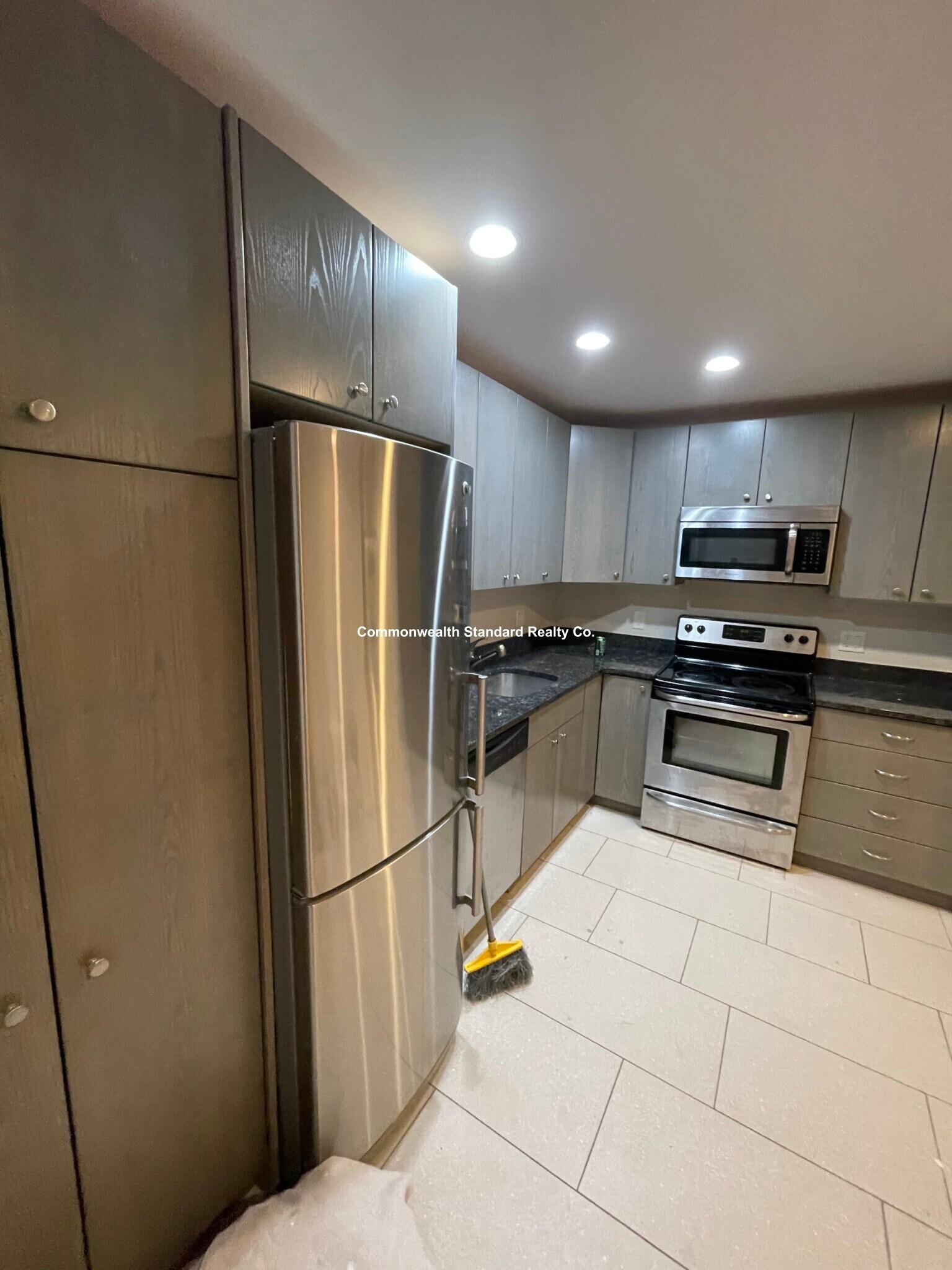 Building Photo - 557-559 Columbus Ave. Unit B3
