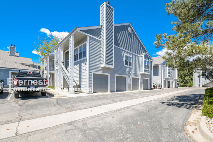 Building Photo - 7476 Singing Hills Dr