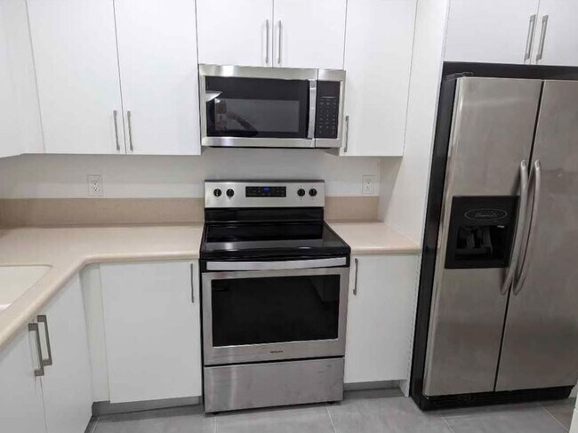 Building Photo - 1504 Waterview Cir