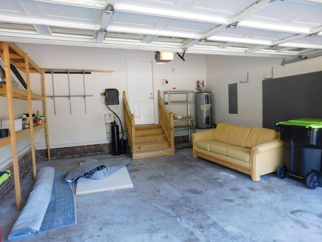 Building Photo - 305 Gibbs Rd