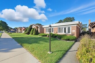 Building Photo - 9020 S Constance Ave