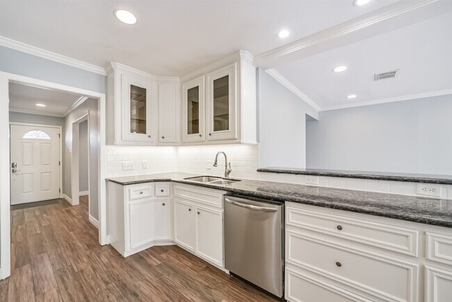 Building Photo - 4521 Acacia St