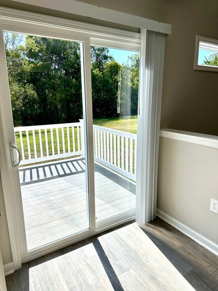 Kitchen slider to rear deck - 2217 Kenwood Blvd SE