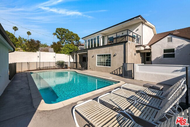 Building Photo - 523 E Fairmount Rd