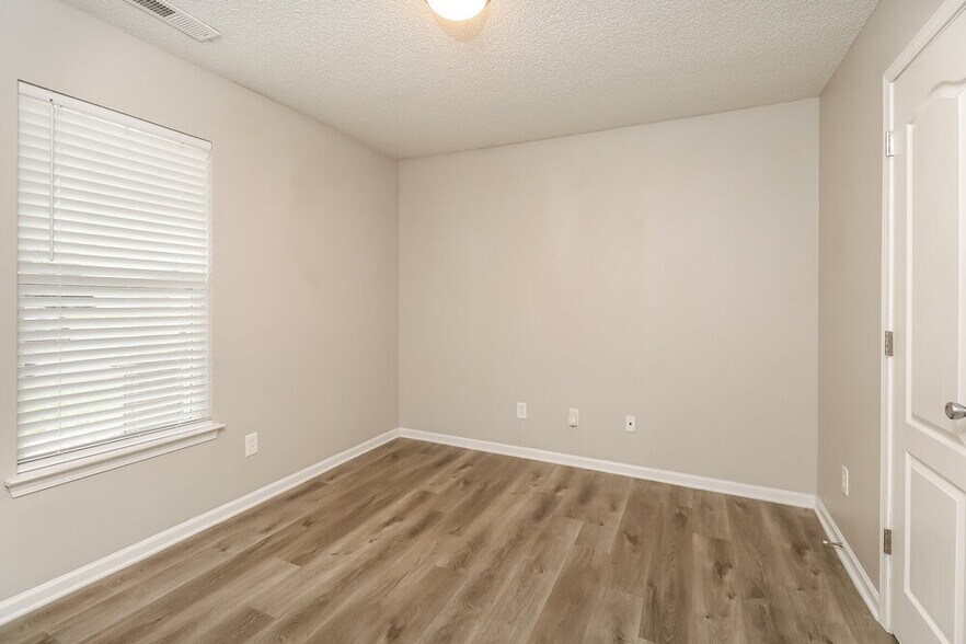 Building Photo - 344 Amir Cir