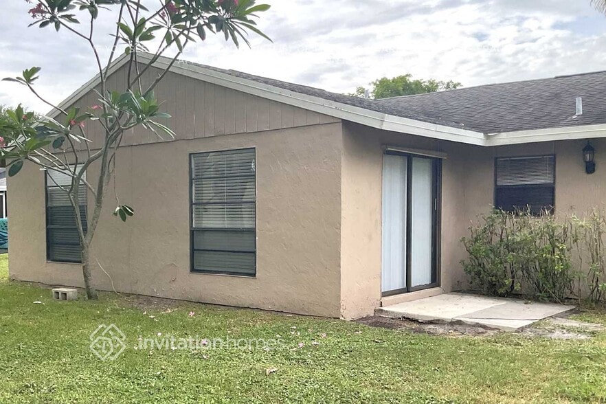 Building Photo - 1040 Grandview Cir