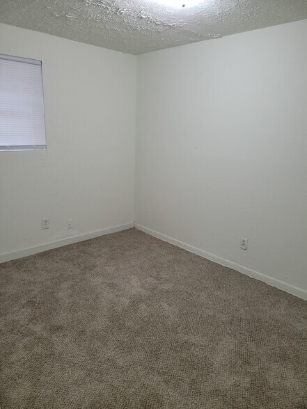 Building Photo - 1541 W 1st St