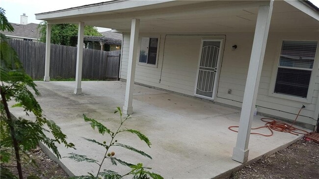 Building Photo - 525 Celery Loop