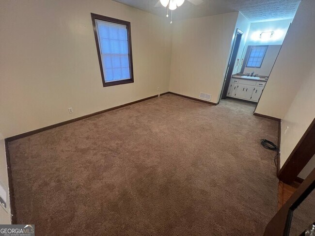 Building Photo - 916 Curry Cir SE
