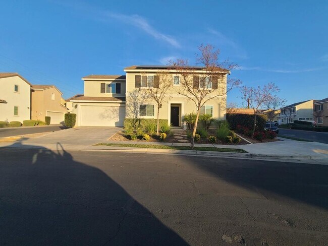 Building Photo - Beaumont 4 bedroom home ($0 monthly electric bill)