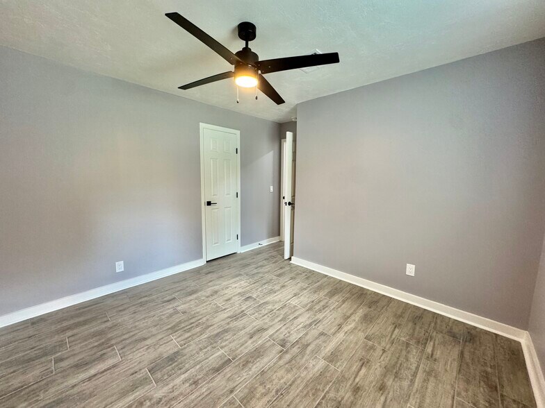 Building Photo - 2144 Westchester Dr
