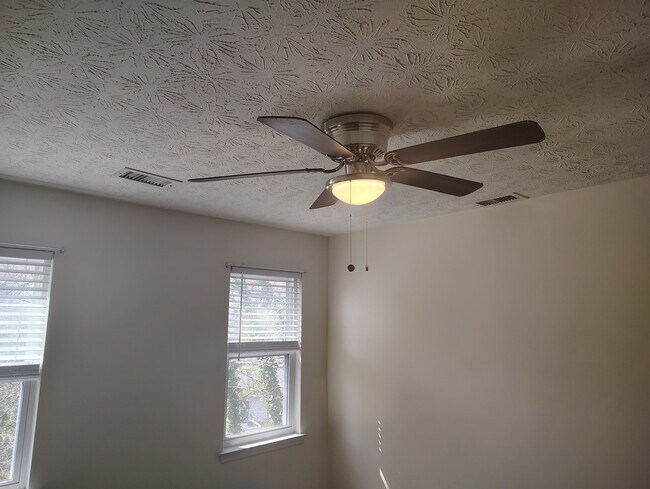 Building Photo - Room in Single Family Home on Caloosa Cove SW