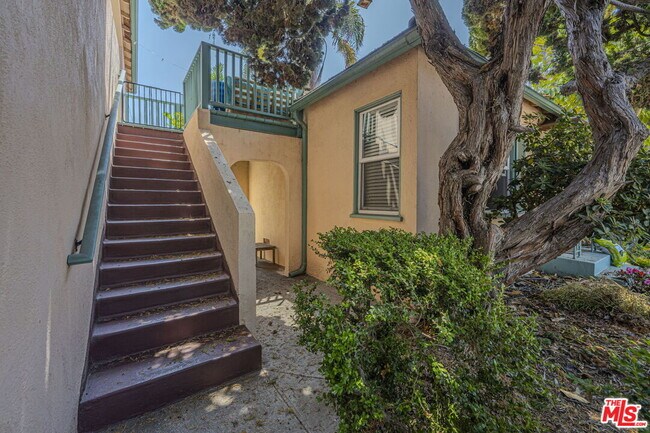 Building Photo - 2110 California Ave