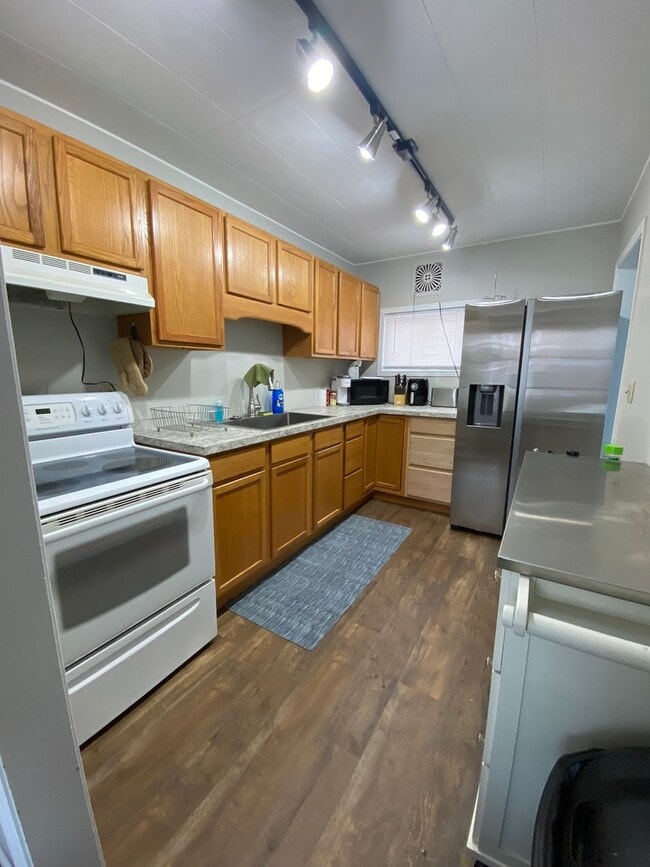 Building Photo - 1535 Kaiser Ave