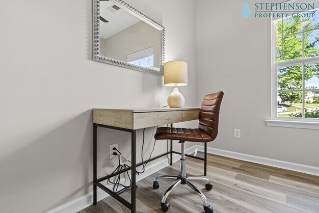Building Photo - Furnished Rental! STR