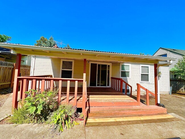 Building Photo - Recently Renovated House With Fenced Back ...