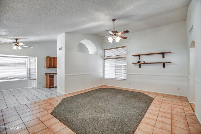 Building Photo - 815 E Calle Del Norte