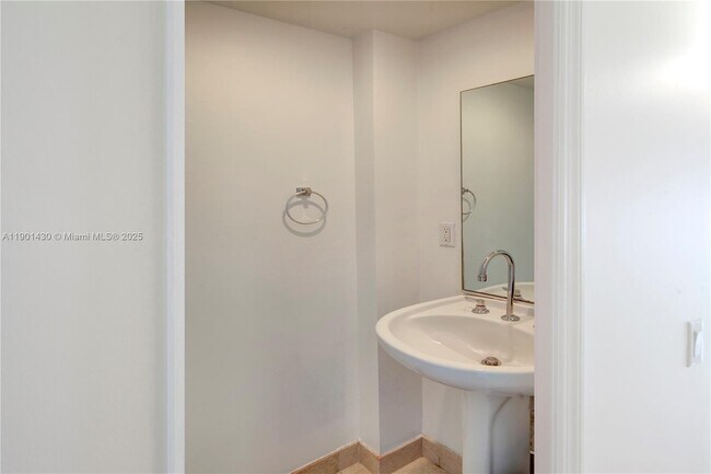 Building Photo - 6917 Collins Ave