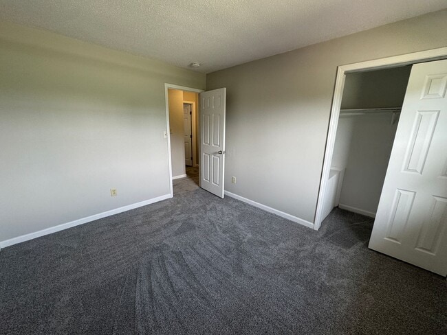Building Photo - Far Eastside Large 3 Bedroom 1.5 Bath