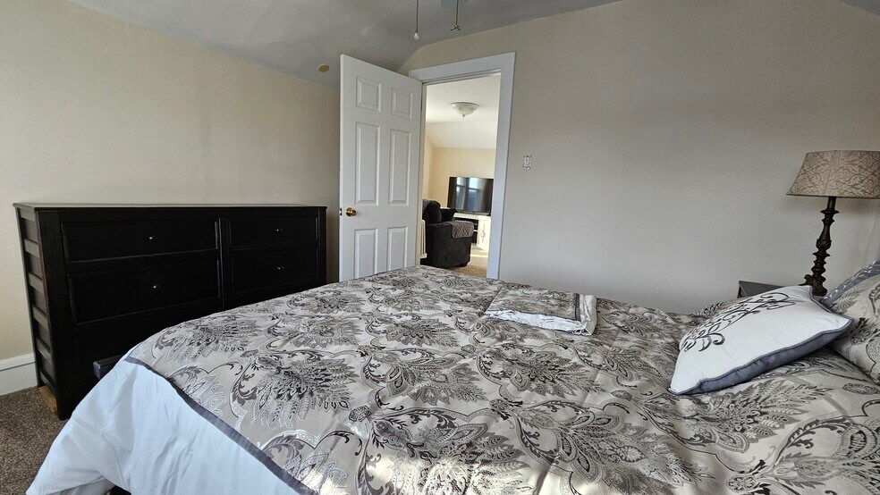 Bedroom - 112 E 25th Ave