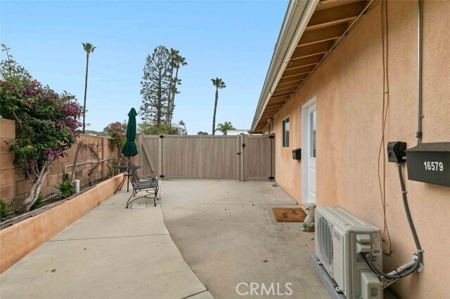 Building Photo - 16577 Knollwood Dr