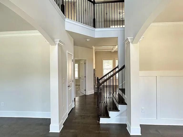 Building Photo - 1850 Silver Crst Wy