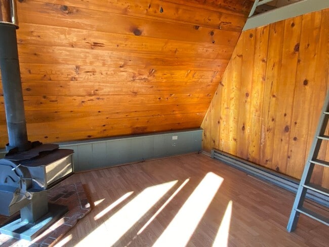 Building Photo - View the Applegate River!!