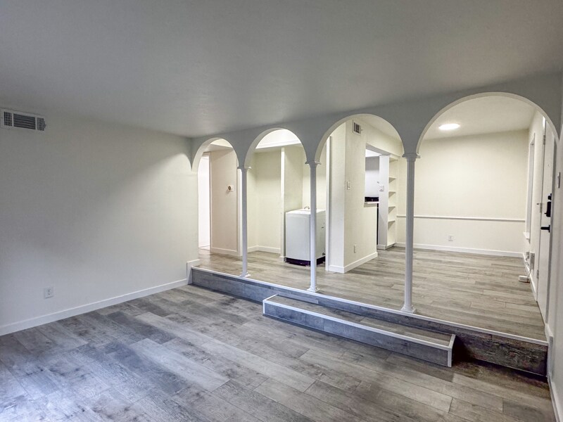 Building Photo - 170 De Chantle Rd