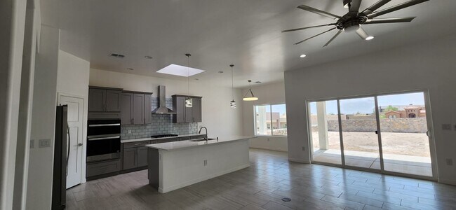 Building Photo - 3049 Chippewa Summit