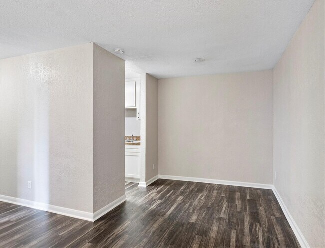 Building Photo - 12500 Sandpiper Dr