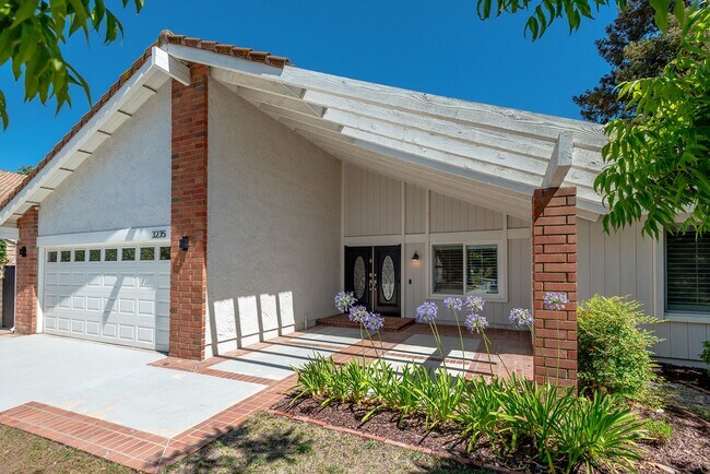 Building Photo - 3235 W Sierra Dr