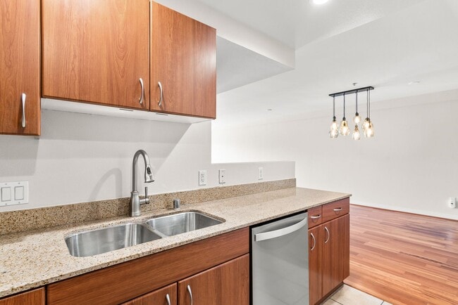 Building Photo - Walkable Little Italy Living – 3BR/3BA with Gated Parking