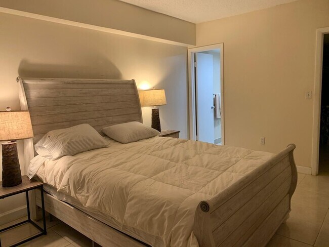 Building Photo - 250 181 Dr