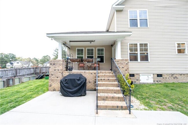 Building Photo - 622 Omaha Dr