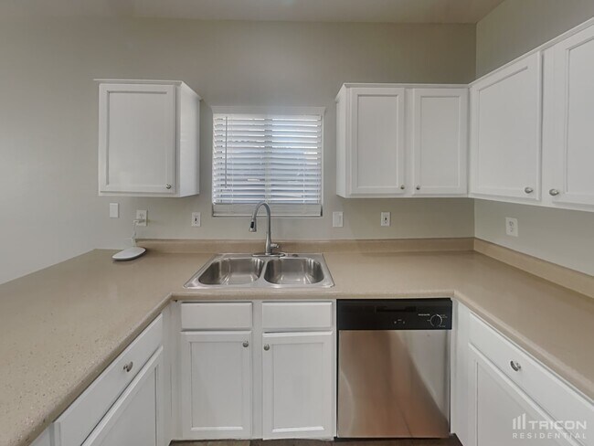 Building Photo - 1750 W Union Hills Dr