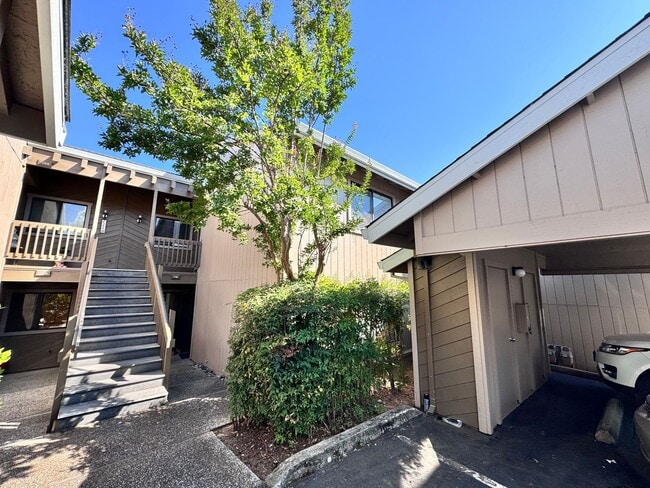 Building Photo - Cozy upstairs Condo in Auburn
