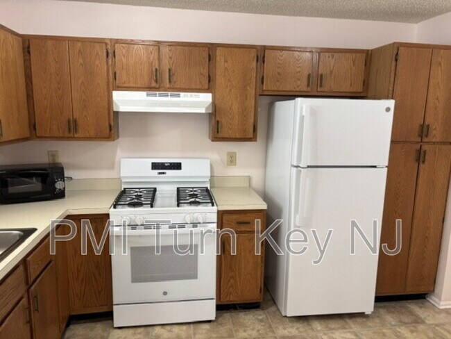 Building Photo - 133 Tulip Ln