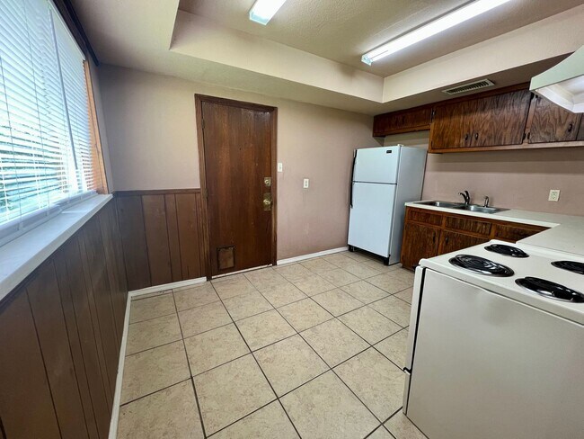 Building Photo - Cozy 3 Bedroom, 1 Bathroom Home for Rent!