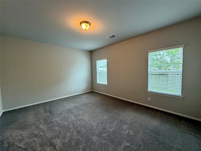 Building Photo - 18665 Legend Oaks Dr