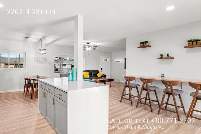 Building Photo - 2207 N 28th Pl