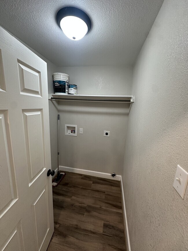 Building Photo - 1320 S 35th St