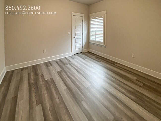 Building Photo - 10078 Lakeview Dr
