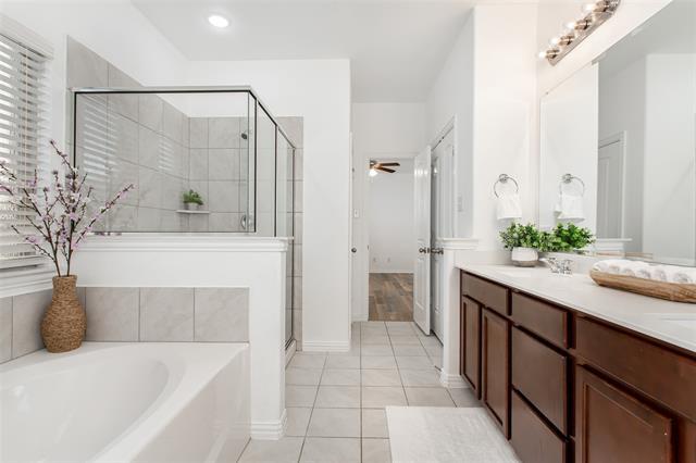 Building Photo - 2104 Miramar Dr