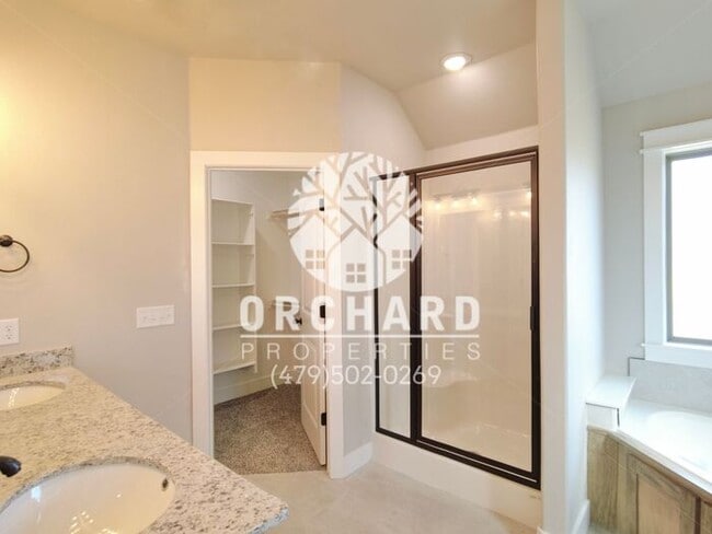 Building Photo - Tontitown- Single-Family Home- Beautiful W...