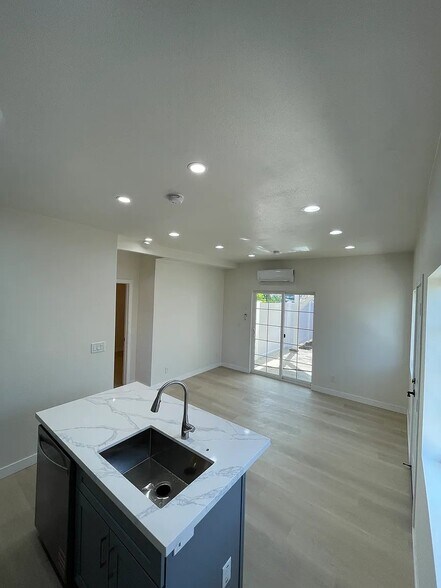Building Photo - 4419 La Rica Ave