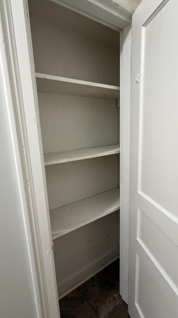 Building Photo - 914 Clark St